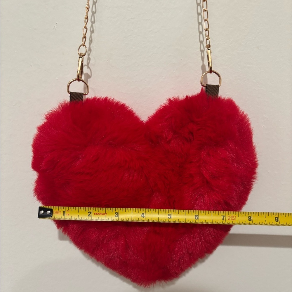 Heart-Shaped Faux Fur Crossbody Bag - Red - Picture 6 of 10